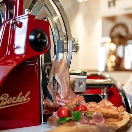 Hotel Val Di Sole Медзана Екстериор снимка
