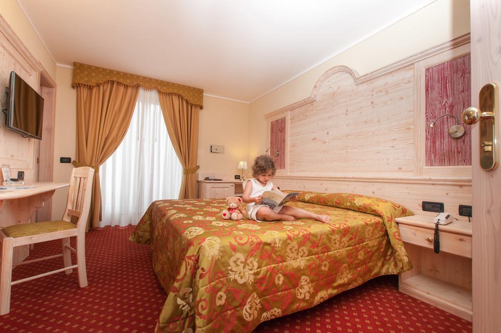 Hotel Val Di Sole Медзана Екстериор снимка