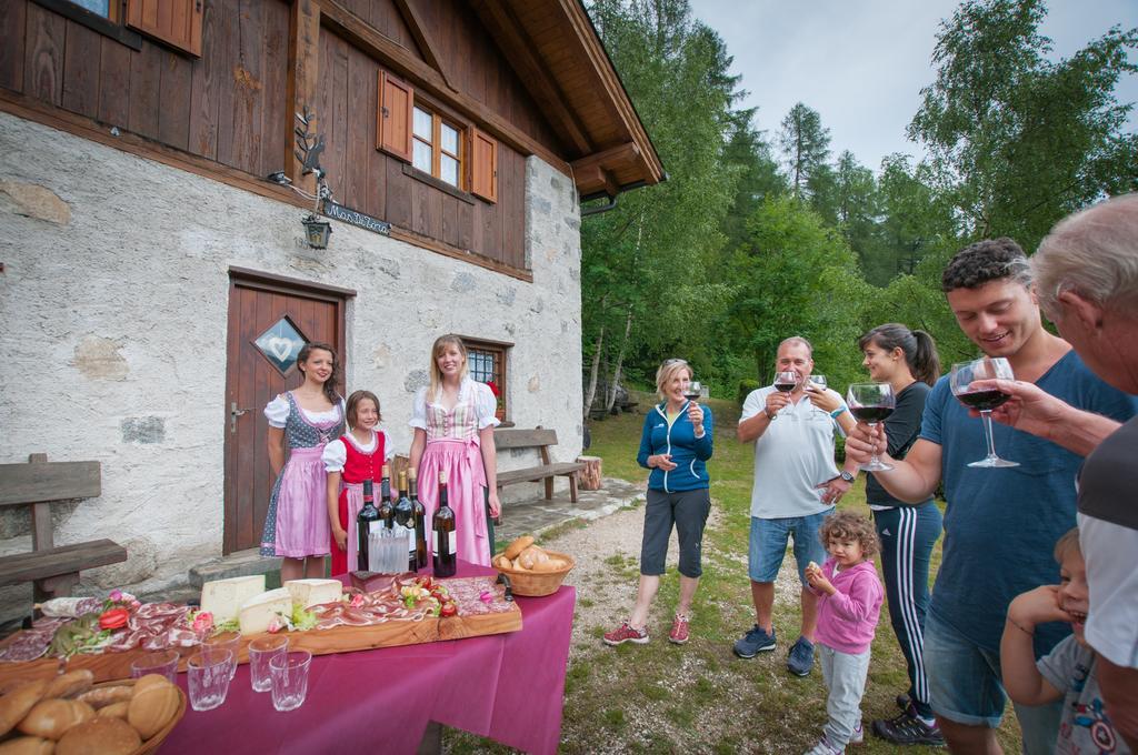 Hotel Val Di Sole Медзана Екстериор снимка