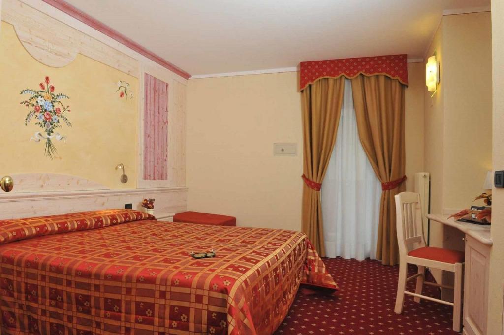 Hotel Val Di Sole Медзана Стая снимка